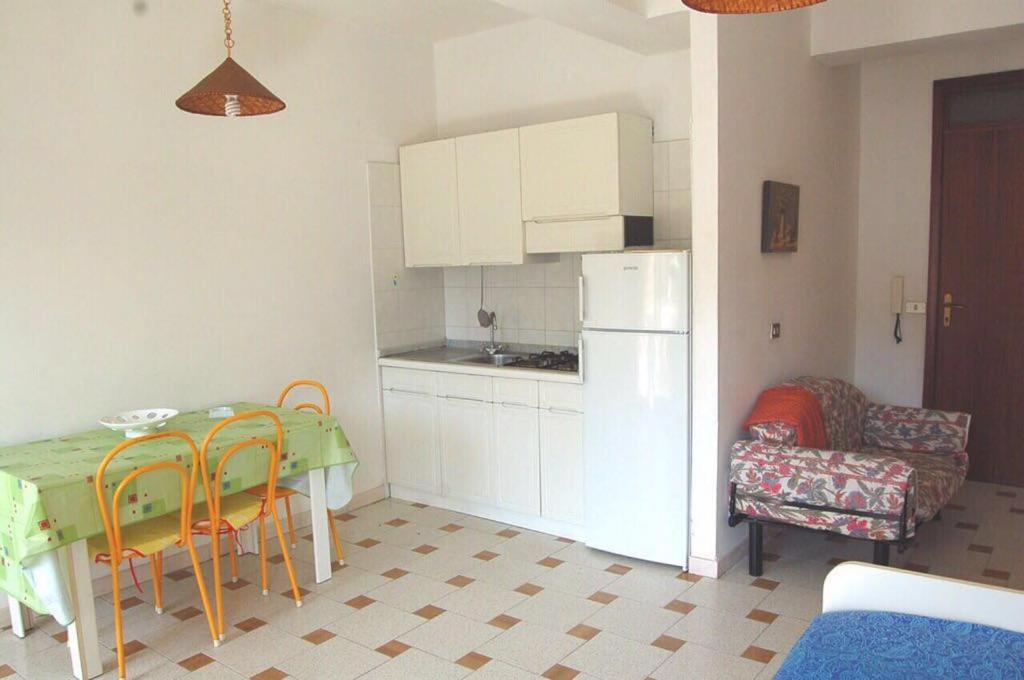 Le Zagare Apartments Сант-Алессио-Сикуло Экстерьер фото