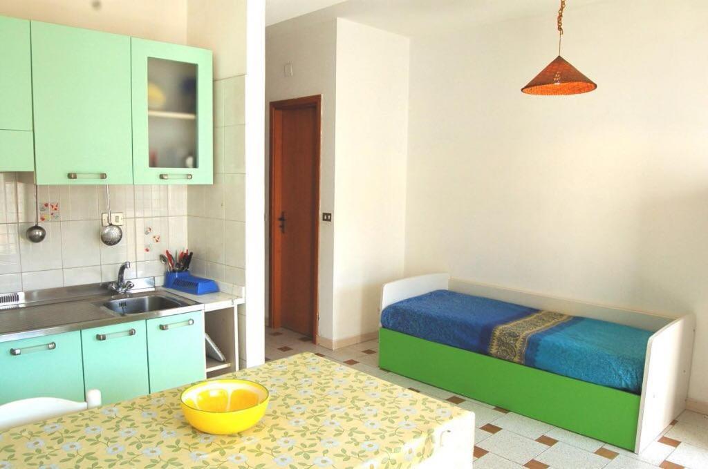 Le Zagare Apartments Сант-Алессио-Сикуло Экстерьер фото