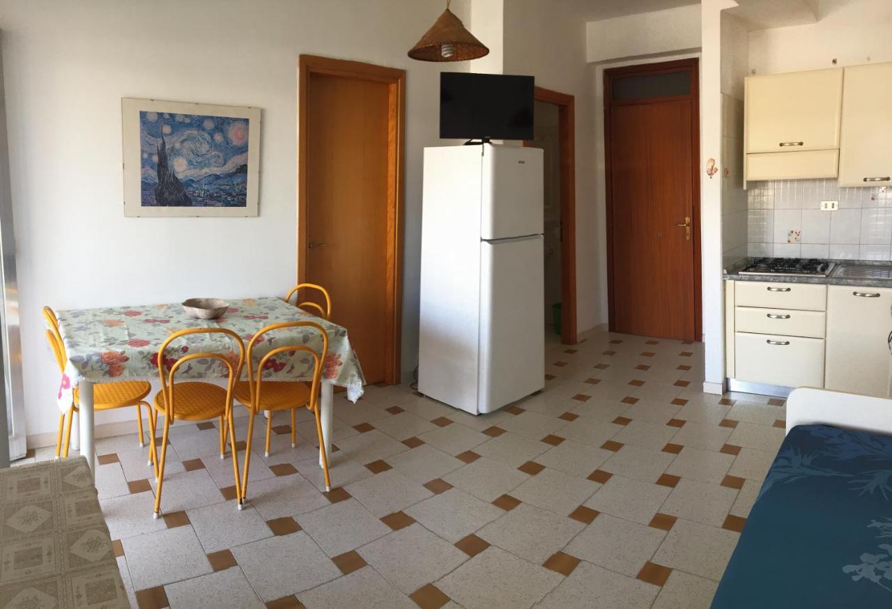 Le Zagare Apartments Сант-Алессио-Сикуло Экстерьер фото