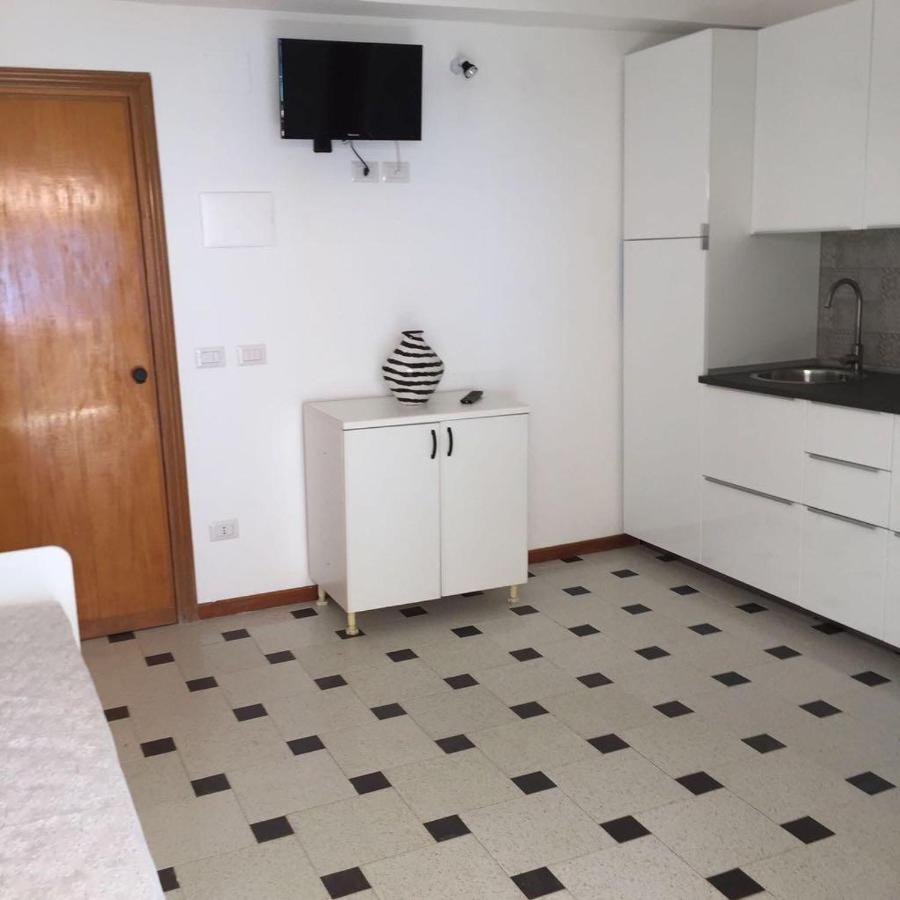 Le Zagare Apartments Сант-Алессио-Сикуло Экстерьер фото