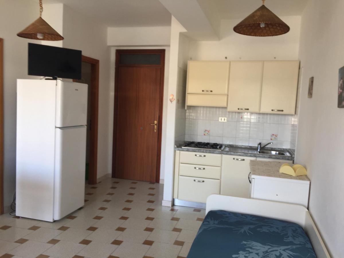 Le Zagare Apartments Сант-Алессио-Сикуло Экстерьер фото