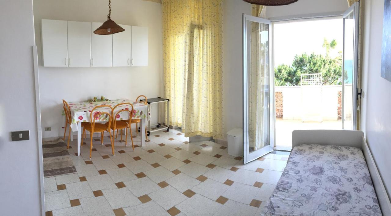 Le Zagare Apartments Сант-Алессио-Сикуло Экстерьер фото