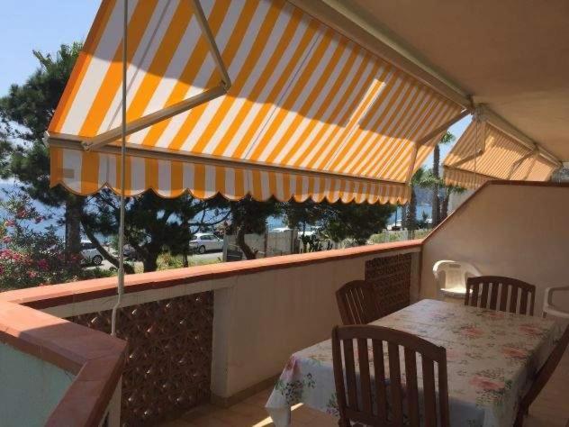Le Zagare Apartments Сант-Алессио-Сикуло Экстерьер фото